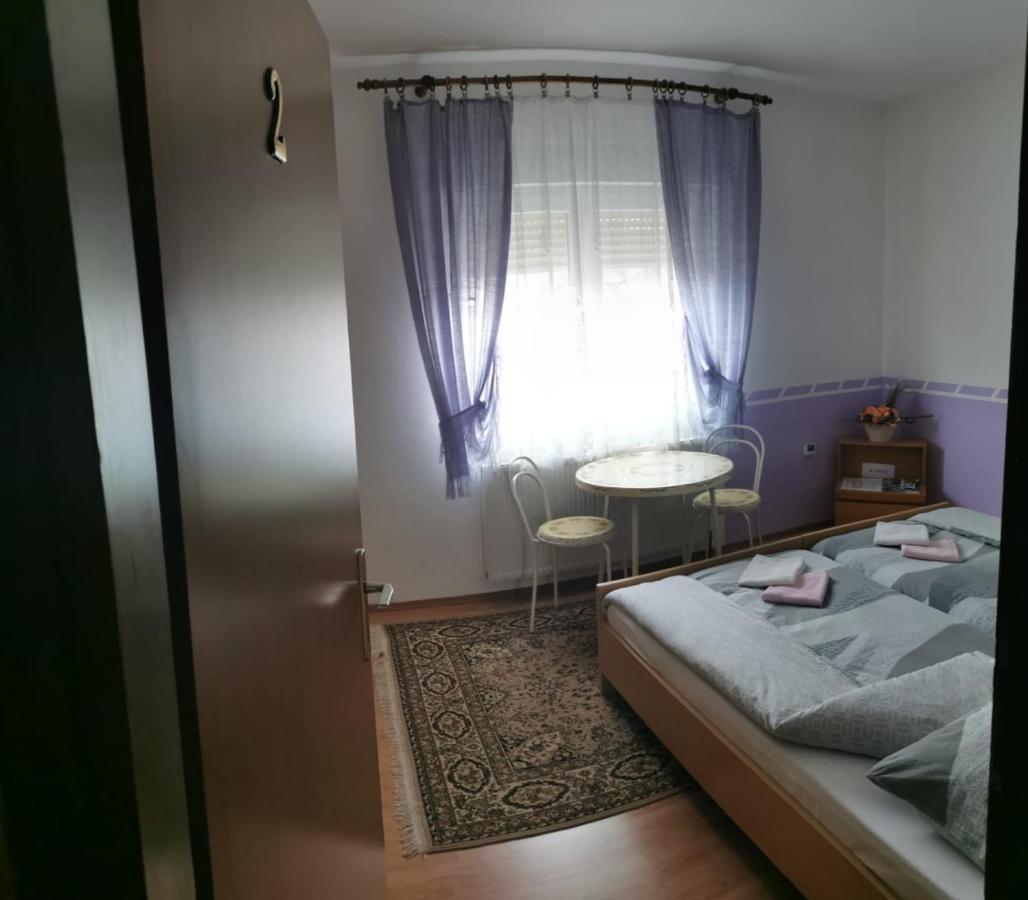 Gacka Rooms Vrhovine ภายนอก รูปภาพ