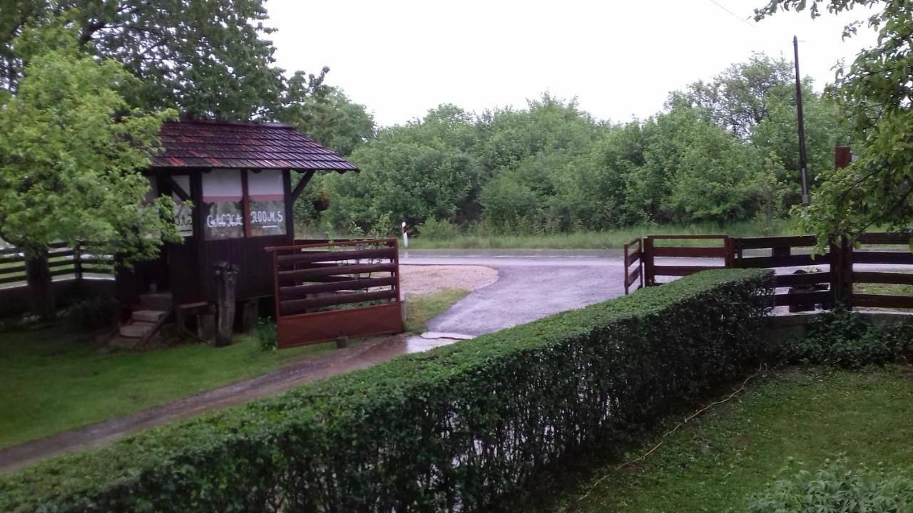 Gacka Rooms Vrhovine ภายนอก รูปภาพ